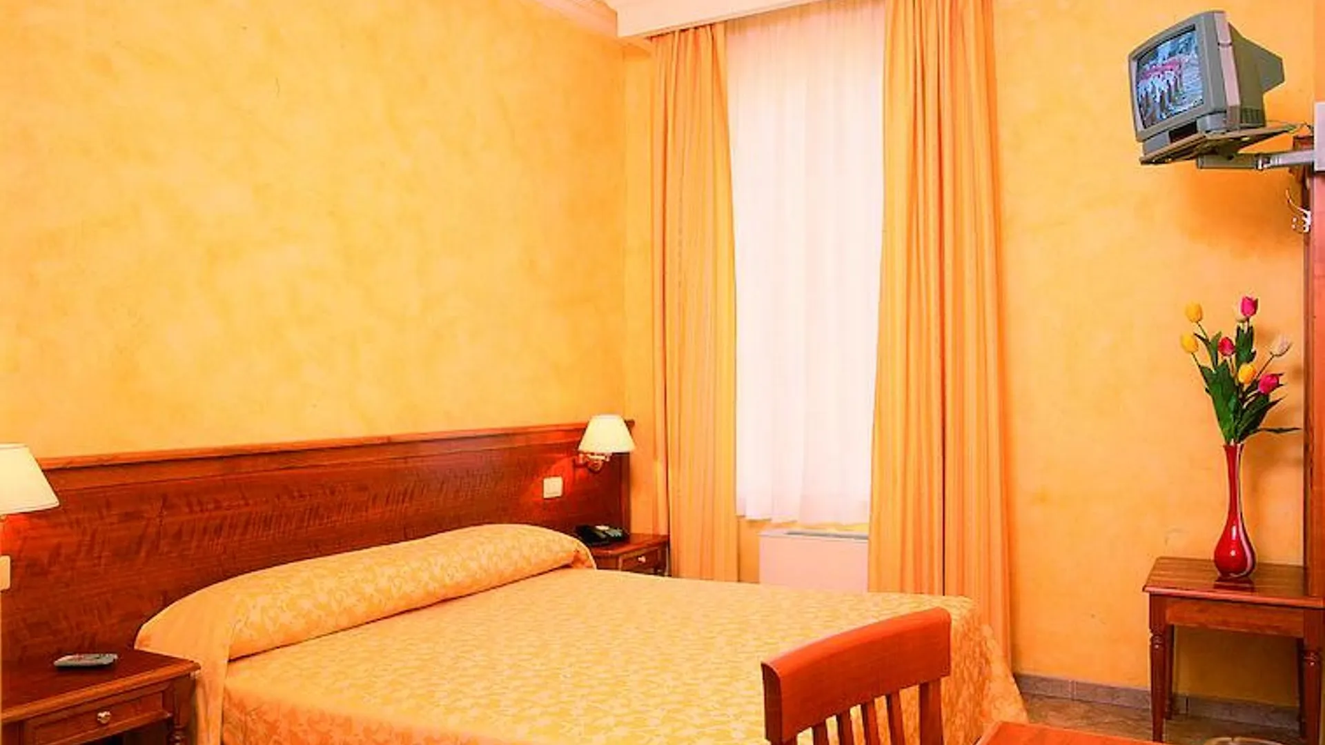 Hotel Kriss contacts
